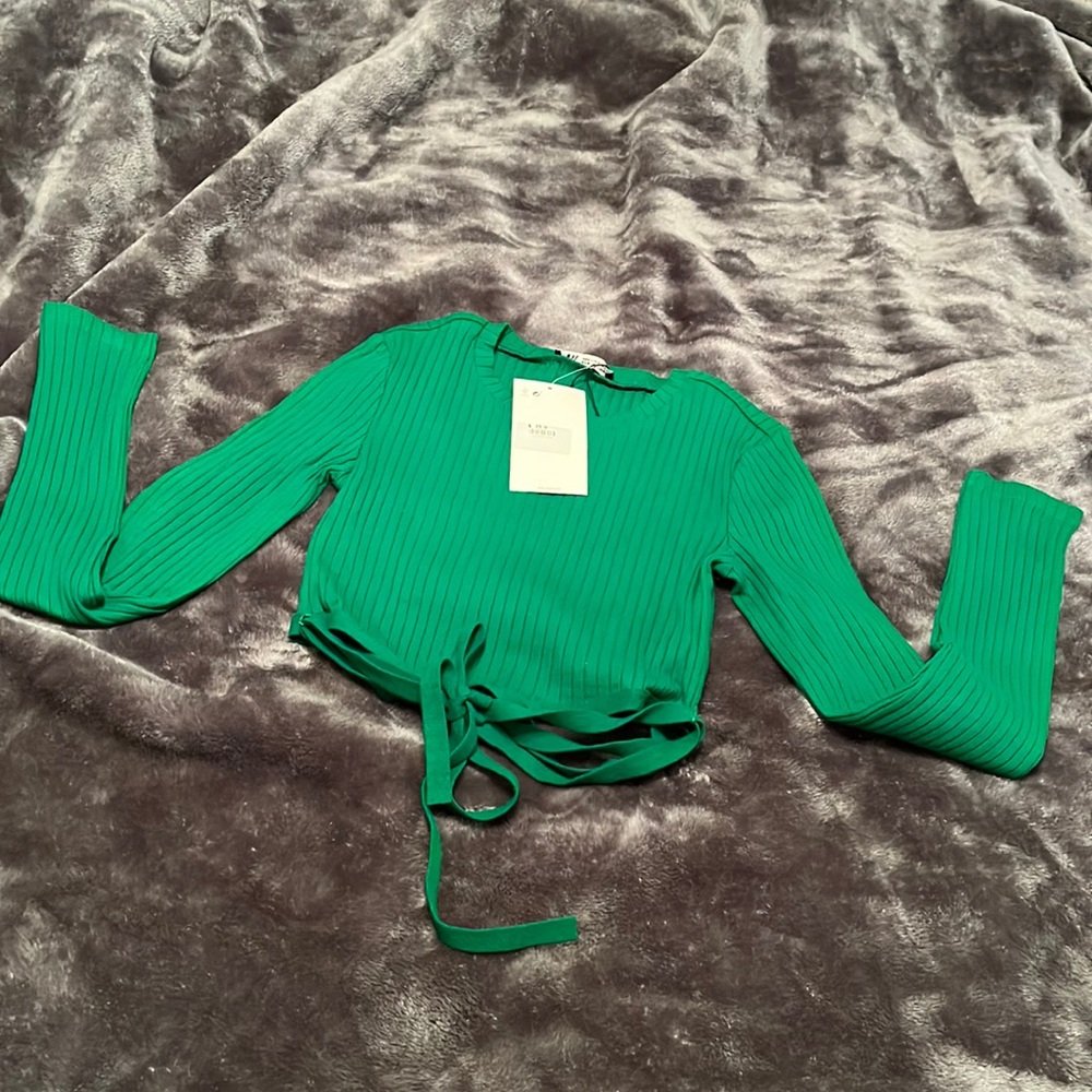 CROP TOP